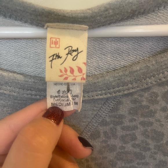 Women’s Leopard Top - Picture 2 of 3